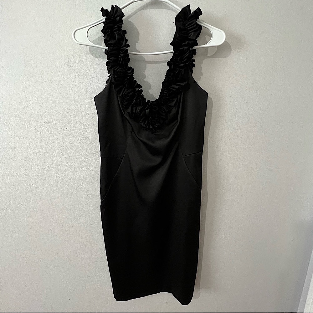 🌹🖤Beautiful Black Satin Dress w/ Ruffled Straps 🖤🌹